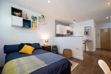 1 bed studio, 170 Armada Way, City Centre, Plymouth, PL11LB - Image 1